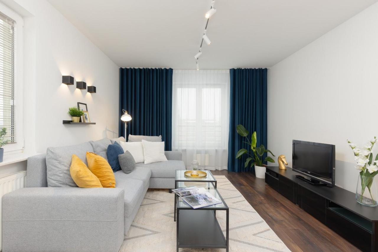Beautiful & Spacious By Renters Apartment *