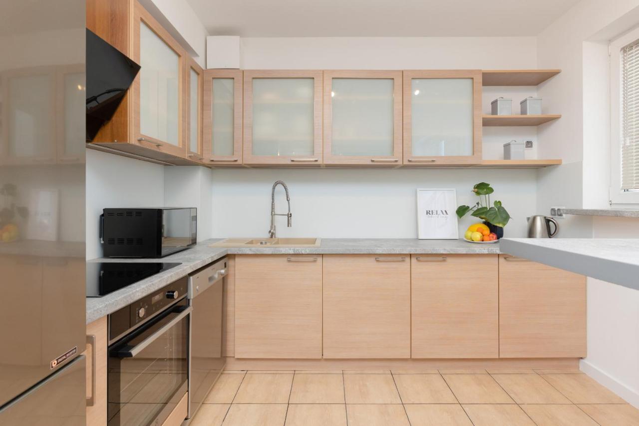 Beautiful & Spacious By Renters Apartment
